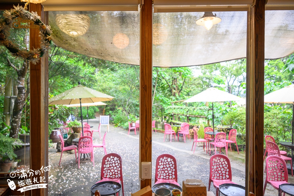 苗栗【雙峰草堂】隱身山林間的銅鑼燒玻璃茶屋.職人手作銅鑼燒,還能欣賞油桐花!