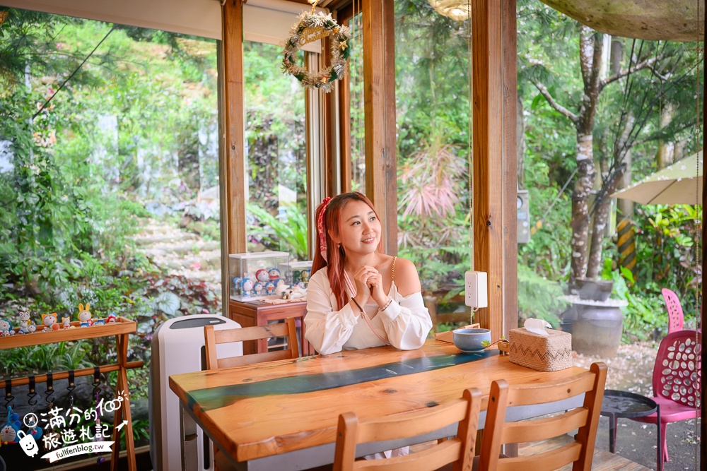 苗栗【雙峰草堂】隱身山林間的銅鑼燒玻璃茶屋.職人手作銅鑼燒,還能欣賞油桐花!