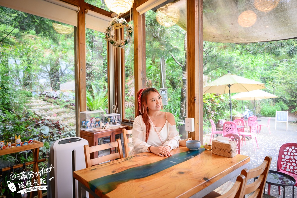 苗栗【雙峰草堂】隱身山林間的銅鑼燒玻璃茶屋.職人手作銅鑼燒,還能欣賞油桐花!