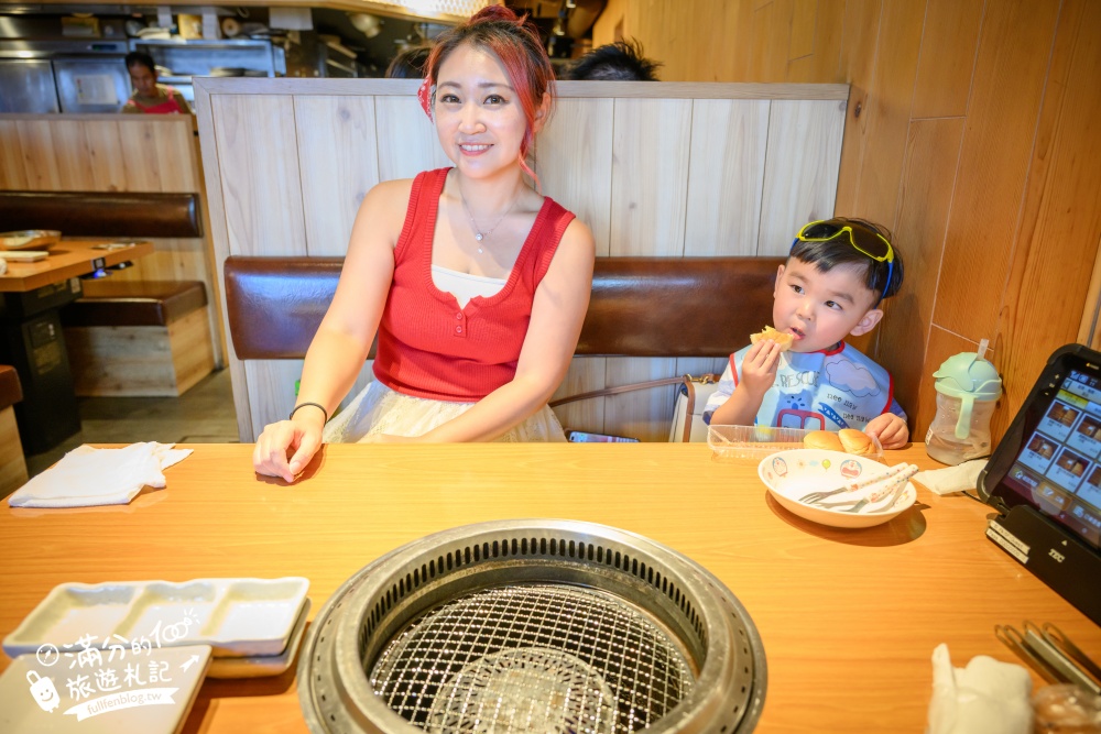 大阪必吃燒肉推薦【道頓堀力丸燒肉】高CP值日本和牛吃到飽.旁邊就是跑跑人招牌.親子友善.中文點餐超方便!