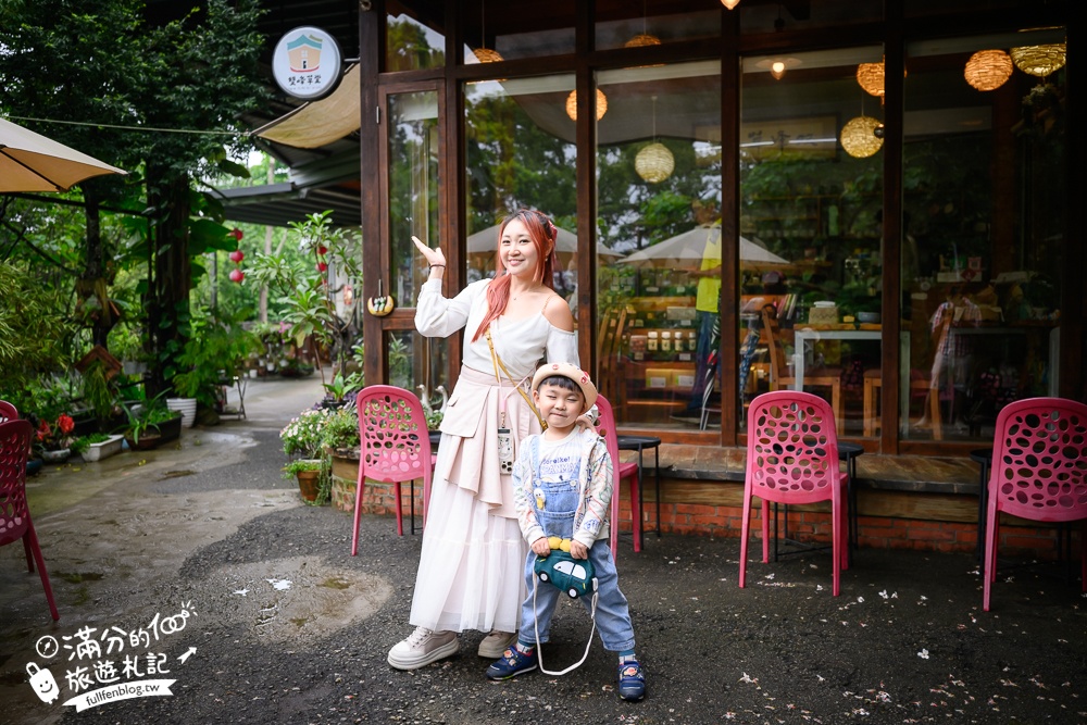 苗栗【雙峰草堂】隱身山林間的銅鑼燒玻璃茶屋.職人手作銅鑼燒,還能欣賞油桐花!