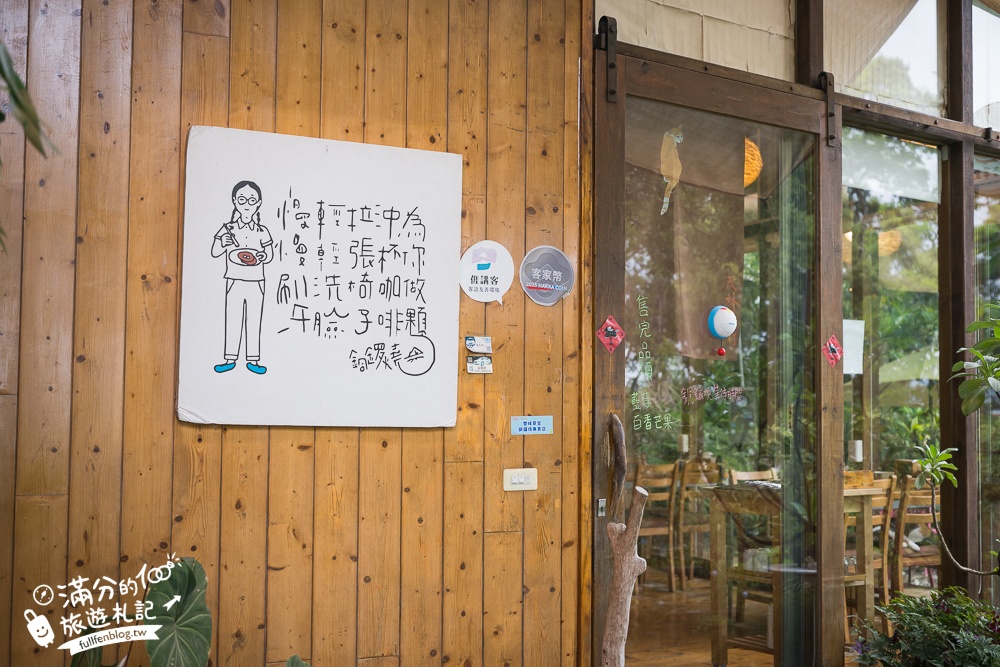 苗栗【雙峰草堂】隱身山林間的銅鑼燒玻璃茶屋.職人手作銅鑼燒,還能欣賞油桐花!
