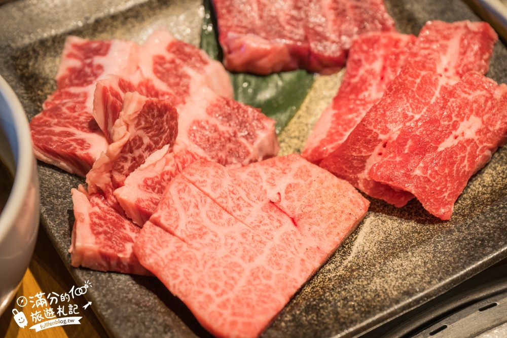 大阪必吃燒肉推薦【道頓堀力丸燒肉】高CP值日本和牛吃到飽.旁邊就是跑跑人招牌.親子友善.中文點餐超方便!