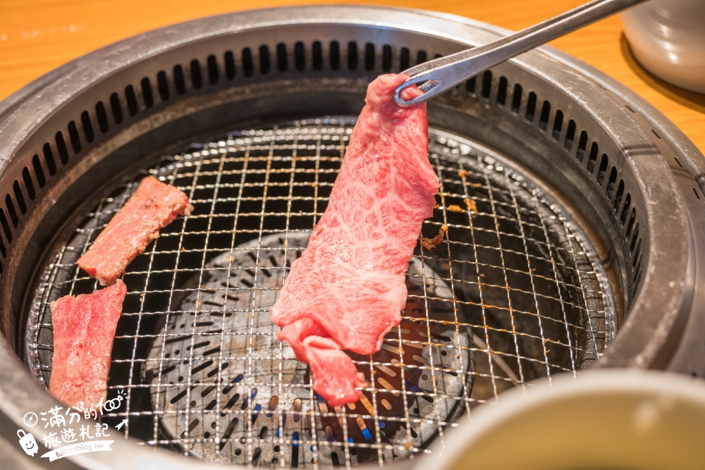 大阪必吃燒肉推薦【道頓堀力丸燒肉】高CP值日本和牛吃到飽.旁邊就是跑跑人招牌.親子友善.中文點餐超方便!