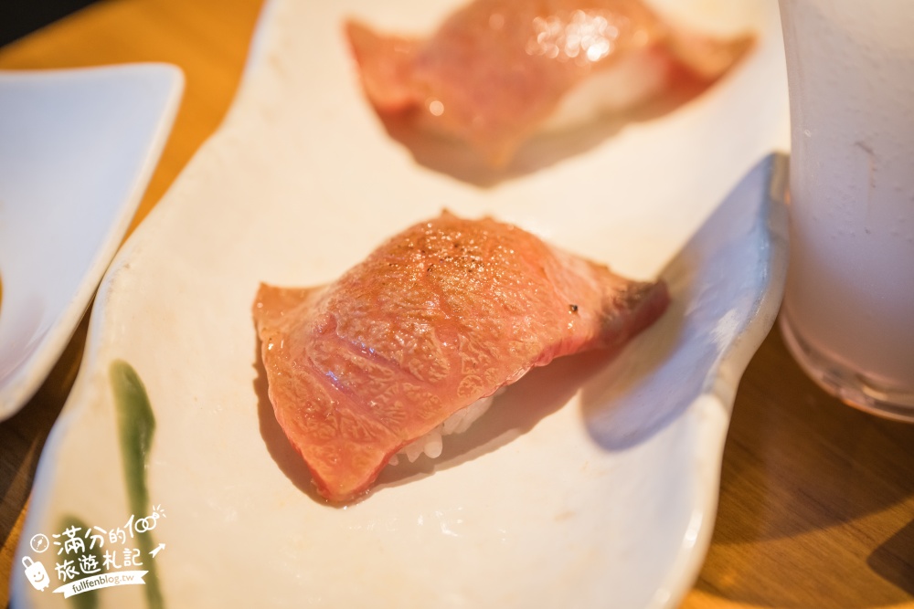 大阪必吃燒肉推薦【道頓堀力丸燒肉】高CP值日本和牛吃到飽.旁邊就是跑跑人招牌.親子友善.中文點餐超方便!