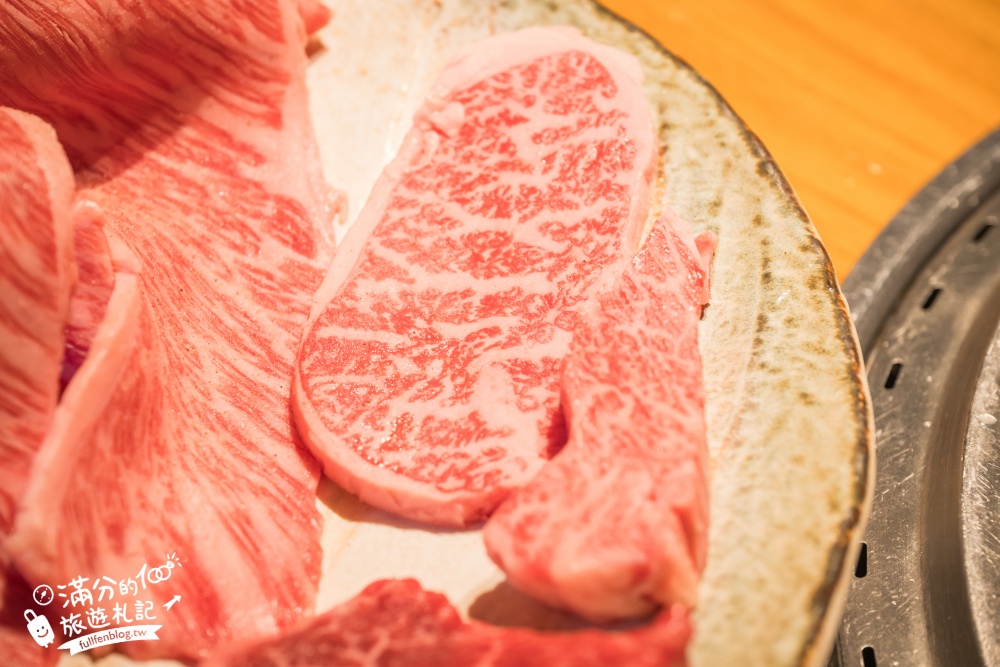 大阪必吃燒肉推薦【道頓堀力丸燒肉】高CP值日本和牛吃到飽.旁邊就是跑跑人招牌.親子友善.中文點餐超方便!