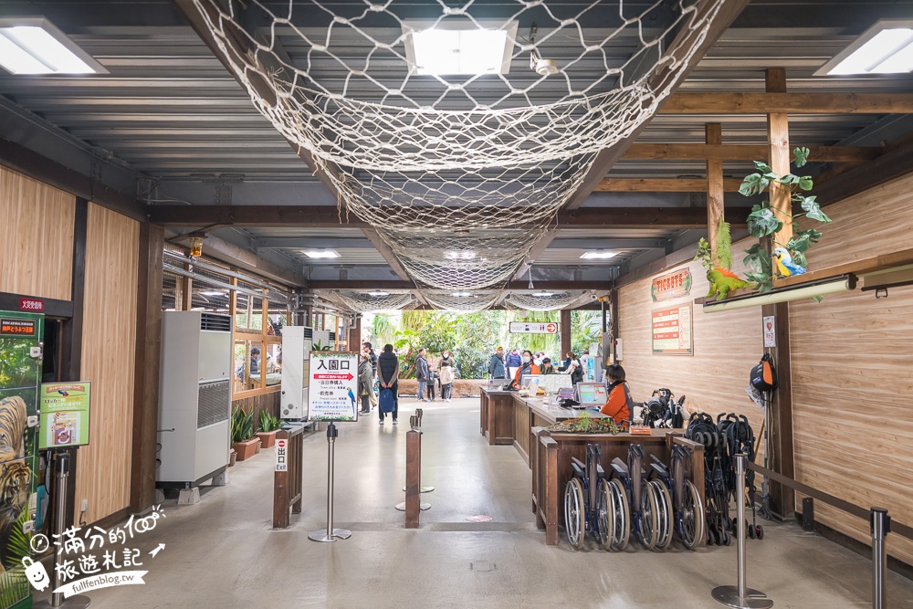 【神戶動物王國】大人小孩都瘋狂！親子推車友善溫室動物園.必體驗騎駱駝.騎馬.零距離餵食的動物天堂!