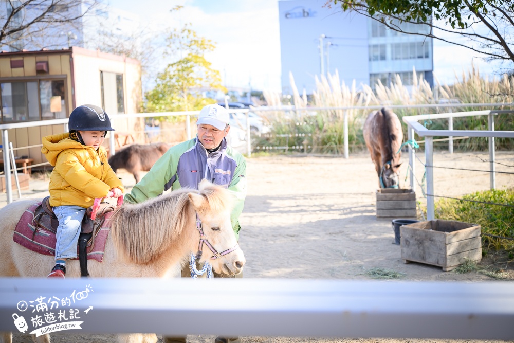 【神戶動物王國】大人小孩都瘋狂！親子推車友善溫室動物園.必體驗騎駱駝.騎馬.零距離餵食的動物天堂!