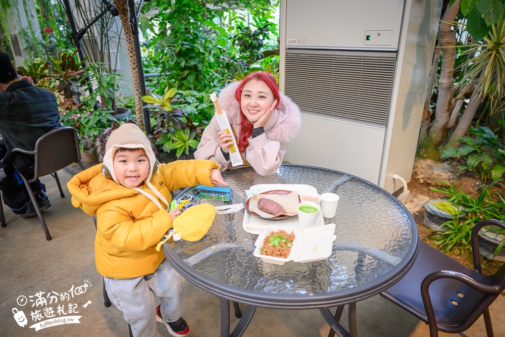 【神戶動物王國】大人小孩都瘋狂！親子推車友善溫室動物園.必體驗騎駱駝.騎馬.零距離餵食的動物天堂!