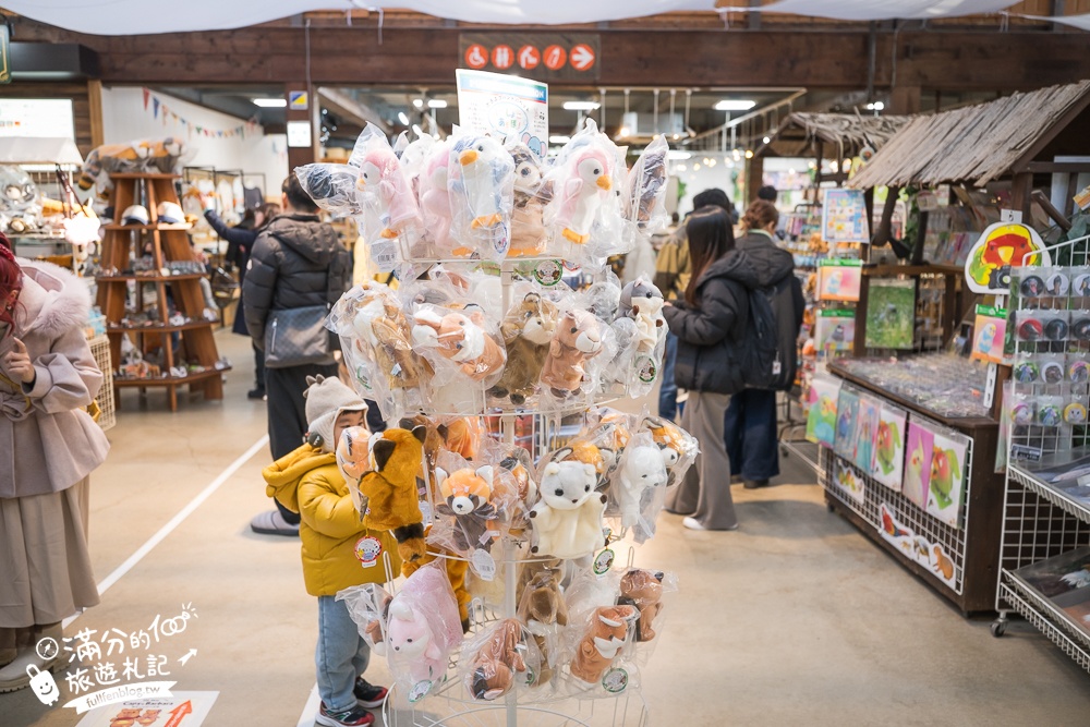 【神戶動物王國】大人小孩都瘋狂！親子推車友善溫室動物園.必體驗騎駱駝.騎馬.零距離餵食的動物天堂!