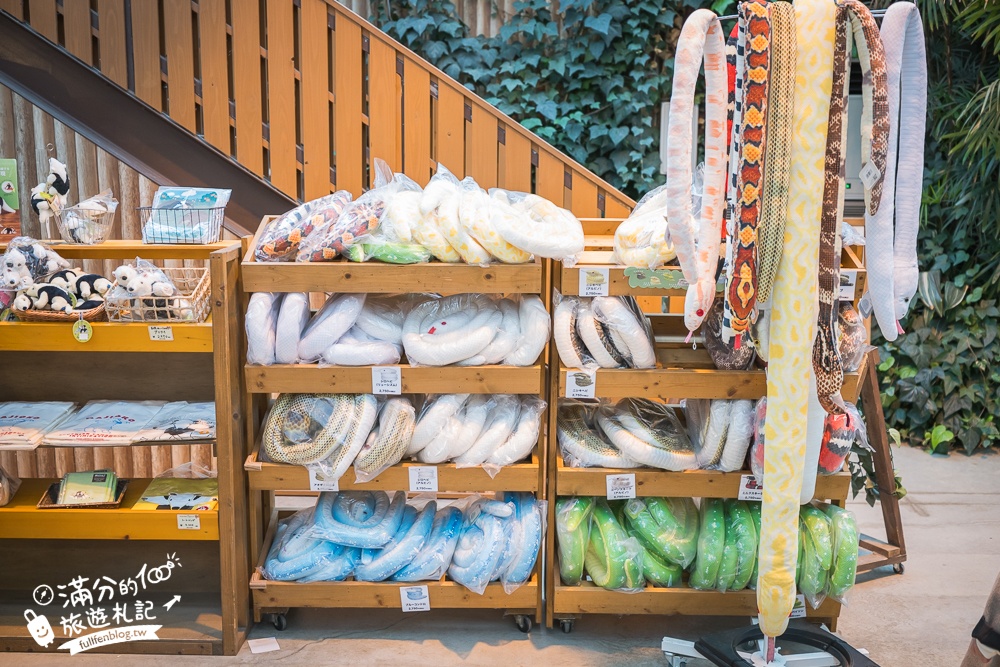 【神戶動物王國】大人小孩都瘋狂！親子推車友善溫室動物園.必體驗騎駱駝.騎馬.零距離餵食的動物天堂!