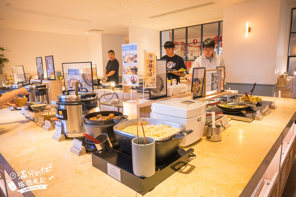 沖繩美國村飯店【雷克沖繩北谷溫泉度假村】帶小孩玩沖繩必住！超強早餐.出飯店就是美國村商圈.還有無邊際泳池戲水區&天然溫泉!
