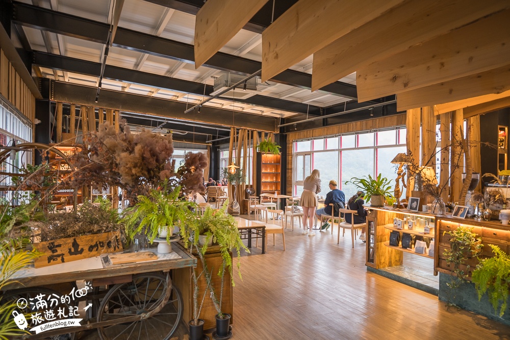 南投【Mountain Bica Cafe】清境彼卡山景觀咖啡,好停車空間大,下午茶望山嵐超放鬆!