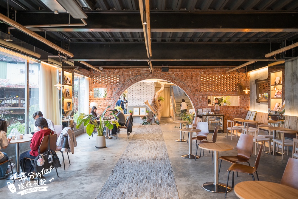 南投【Mountain Bica Cafe】清境彼卡山景觀咖啡,好停車空間大,下午茶望山嵐超放鬆!