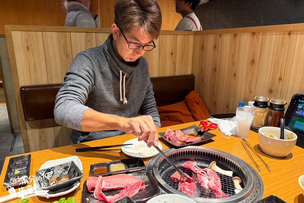 大阪必吃燒肉推薦【道頓堀力丸燒肉】高CP值日本和牛吃到飽.旁邊就是跑跑人招牌.親子友善.中文點餐超方便!