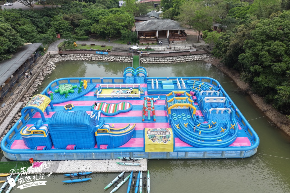 【宜蘭長埤湖水行俠主題樂園】2026最新門票資訊&玩樂攻略,夢幻環山環湖步道.水上氣墊城堡.抹茶湖.萌寵互動