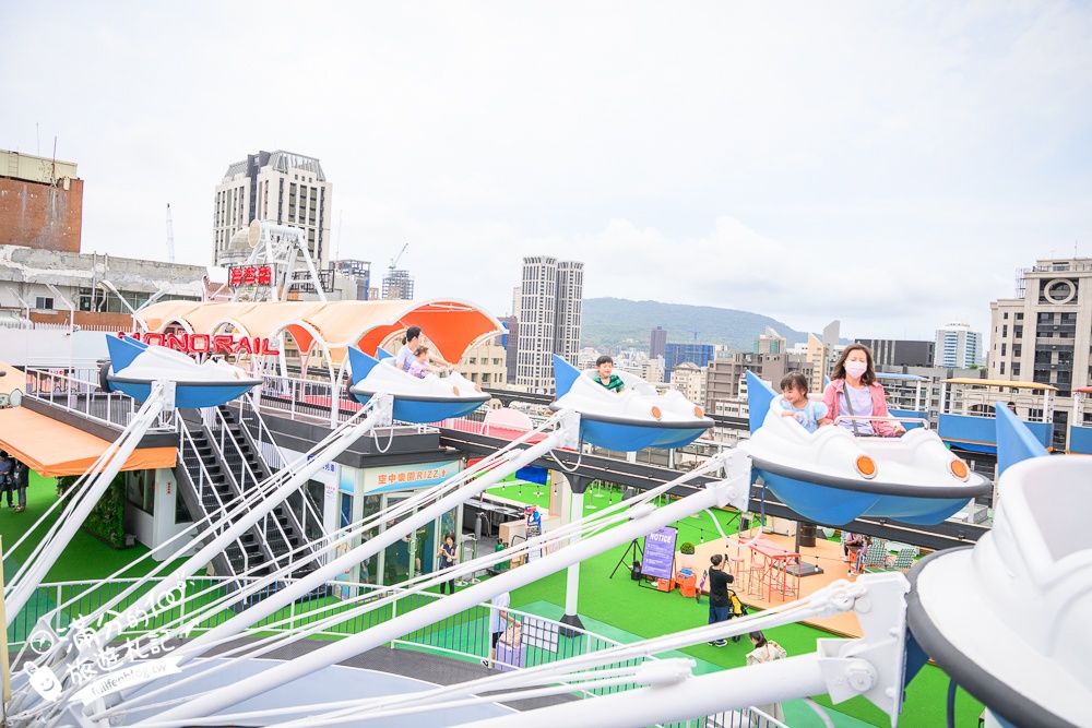 高雄【大立空中遊樂園】全台唯一高空復古樂園,必玩空中小火車.太空飛機和海盜船.夜間點燈飲酒賞夜也超讚!