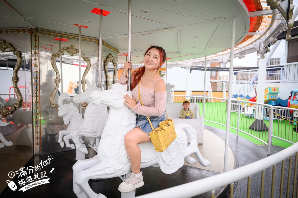 高雄【大立空中遊樂園】全台唯一高空復古樂園,必玩空中小火車.太空飛機和海盜船.夜間點燈飲酒賞夜也超讚!