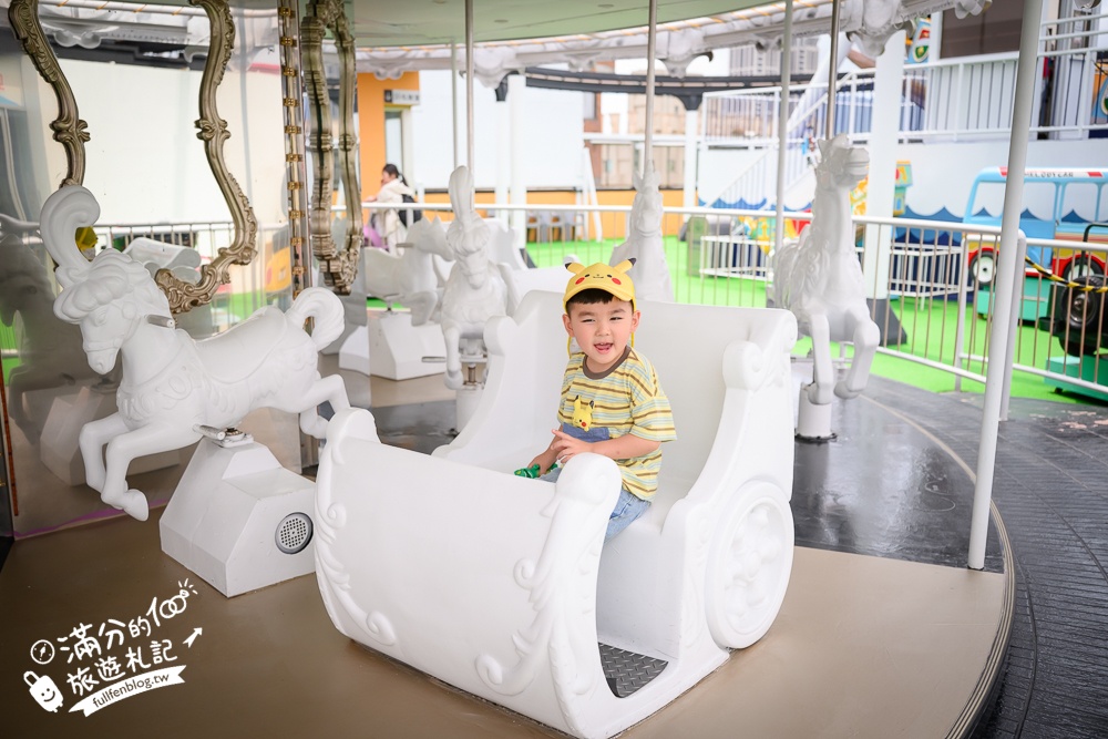 高雄【大立空中遊樂園】全台唯一高空復古樂園,必玩空中小火車.太空飛機和海盜船.夜間點燈飲酒賞夜也超讚!