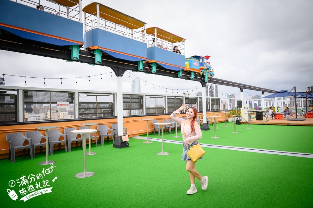 高雄【大立空中遊樂園】全台唯一高空復古樂園,必玩空中小火車.太空飛機和海盜船.夜間點燈飲酒賞夜也超讚!