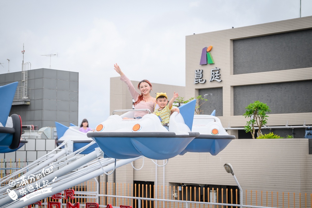 高雄【大立空中遊樂園】全台唯一高空復古樂園,必玩空中小火車.太空飛機和海盜船.夜間點燈飲酒賞夜也超讚!