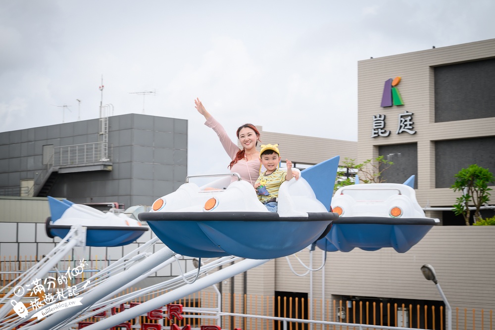 高雄【大立空中遊樂園】全台唯一高空復古樂園,必玩空中小火車.太空飛機和海盜船.夜間點燈飲酒賞夜也超讚!