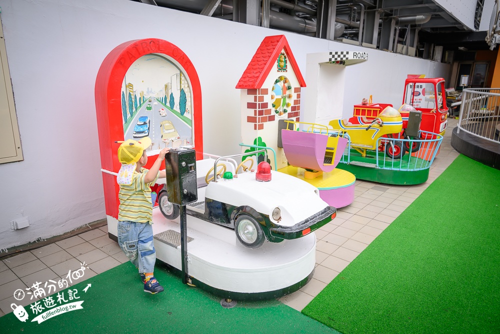 高雄【大立空中遊樂園】全台唯一高空復古樂園,必玩空中小火車.太空飛機和海盜船.夜間點燈飲酒賞夜也超讚!