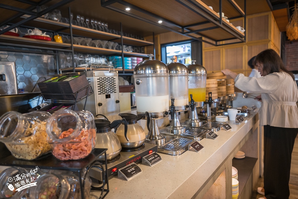 高雄親子飯店推薦【鈞怡大飯店】步行一分鐘就到愛河,100坪親子樂園好放電.外加豐盛自助吧早餐!