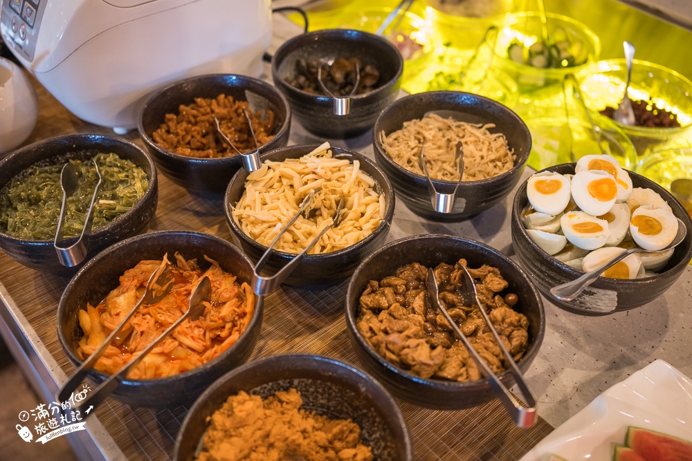 高雄親子飯店推薦【鈞怡大飯店】步行一分鐘就到愛河,100坪親子樂園好放電.外加豐盛自助吧早餐!
