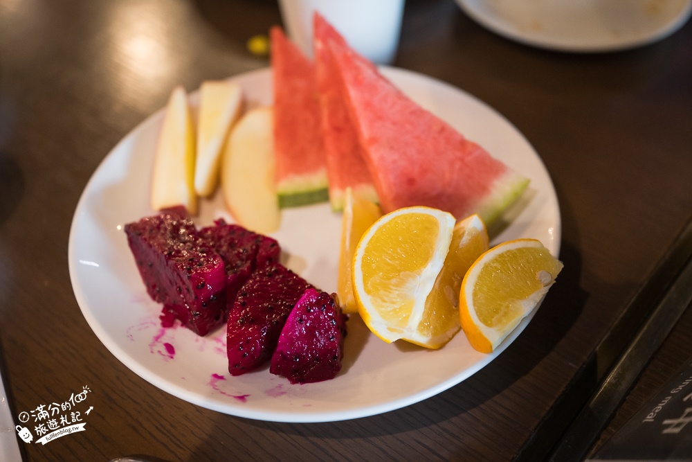 高雄親子飯店推薦【鈞怡大飯店】步行一分鐘就到愛河,100坪親子樂園好放電.外加豐盛自助吧早餐!