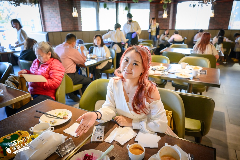 高雄親子飯店推薦【鈞怡大飯店】步行一分鐘就到愛河,100坪親子樂園好放電.外加豐盛自助吧早餐!