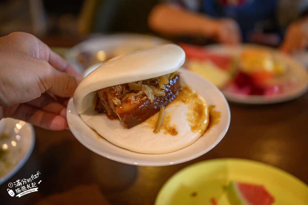 高雄親子飯店推薦【鈞怡大飯店】步行一分鐘就到愛河,100坪親子樂園好放電.外加豐盛自助吧早餐!
