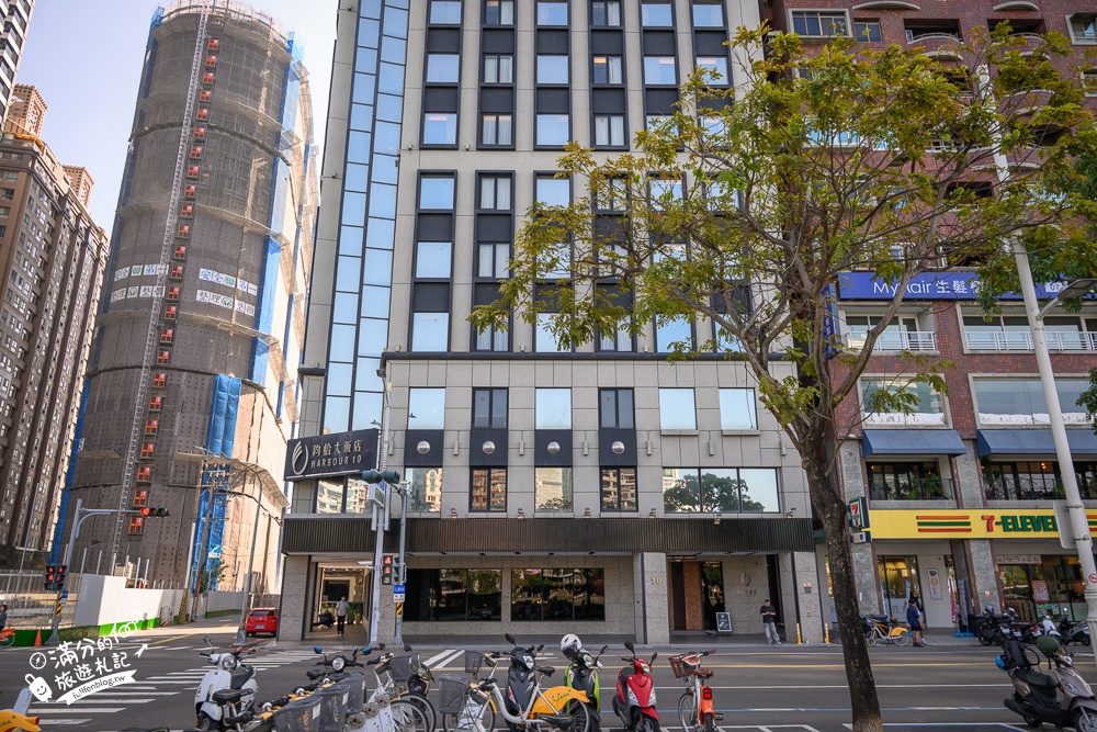 高雄親子飯店推薦【鈞怡大飯店】步行一分鐘就到愛河,100坪親子樂園好放電.外加豐盛自助吧早餐!