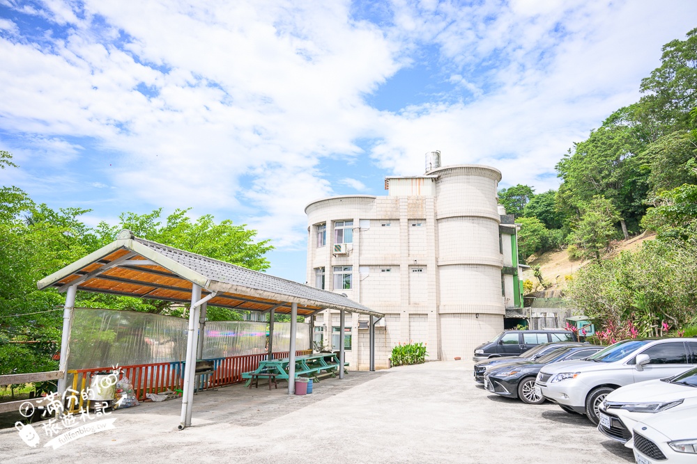 新北【河灣度假村】平溪隱藏版玩水秘境玩樂攻略.挑戰高空腳踏車.刺激滑草&彩虹天梯.山泉水泳池沁涼一夏!