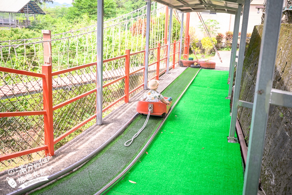 新北【河灣度假村】平溪隱藏版玩水秘境玩樂攻略.挑戰高空腳踏車.刺激滑草&彩虹天梯.山泉水泳池沁涼一夏!