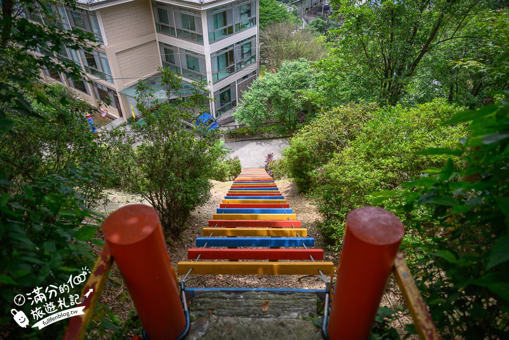 新北【河灣度假村】平溪隱藏版玩水秘境玩樂攻略.挑戰高空腳踏車.刺激滑草&彩虹天梯.山泉水泳池沁涼一夏!