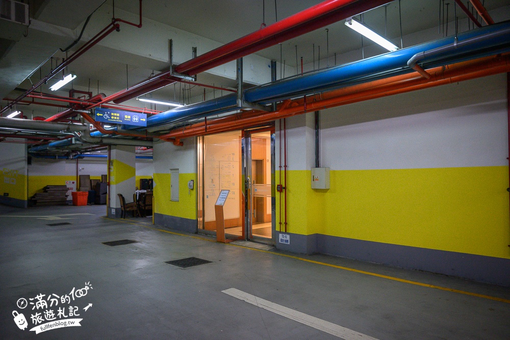 苗栗親子飯店【苗栗馥藝金鬱金香酒店】偽出國住進歐洲城堡,體驗在賽車上車宿太刺激,還有大泳池和兒童遊戲區!