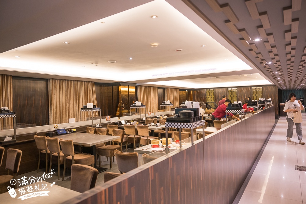 苗栗親子飯店【苗栗馥藝金鬱金香酒店】偽出國住進歐洲城堡,體驗在賽車上車宿太刺激,還有大泳池和兒童遊戲區!