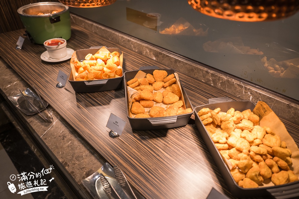 苗栗親子飯店【苗栗馥藝金鬱金香酒店】偽出國住進歐洲城堡,體驗在賽車上車宿太刺激,還有大泳池和兒童遊戲區!