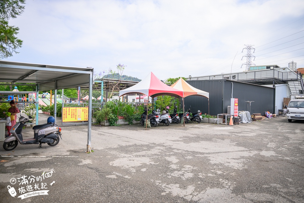 台中【威爾森的農場.親子餐廳】門票只要100元,水豚.狐獴.山羊輕鬆互動,還能玩滑草.射箭和溜滑梯!
