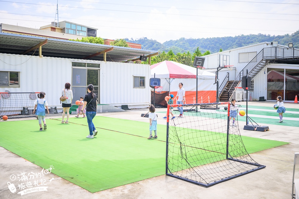台中【威爾森的農場.親子餐廳】門票只要100元,水豚.狐獴.山羊輕鬆互動,還能玩滑草.射箭和溜滑梯!