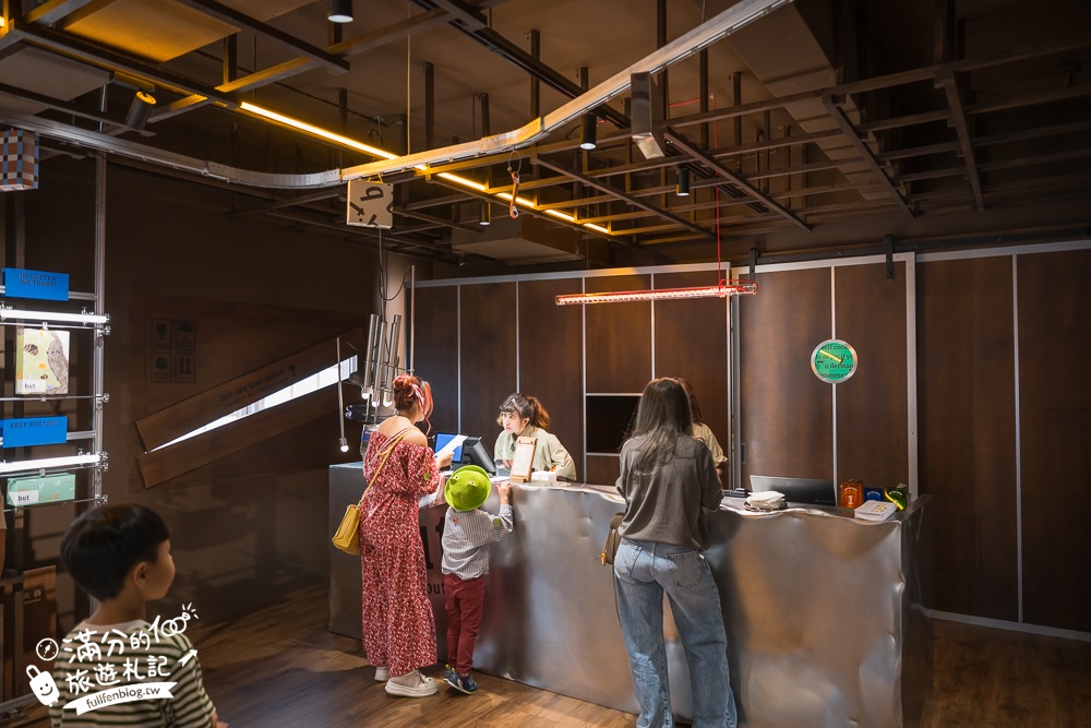 台中【奶油飯店】台中伴手禮推薦.飯店主題的沉浸式甜點空間,奶油餅乾免費吃.玩拍美國風攝影棚!