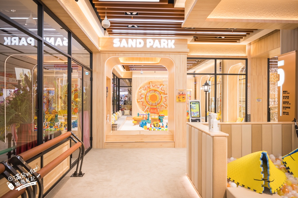 新北室內親子景點【享樂園】新莊宏匯店最新門票資訊,全日暢玩不限時,體驗騎馬.餵牛乳.擠牛奶.科技超市.水科學和任天堂隨你玩!