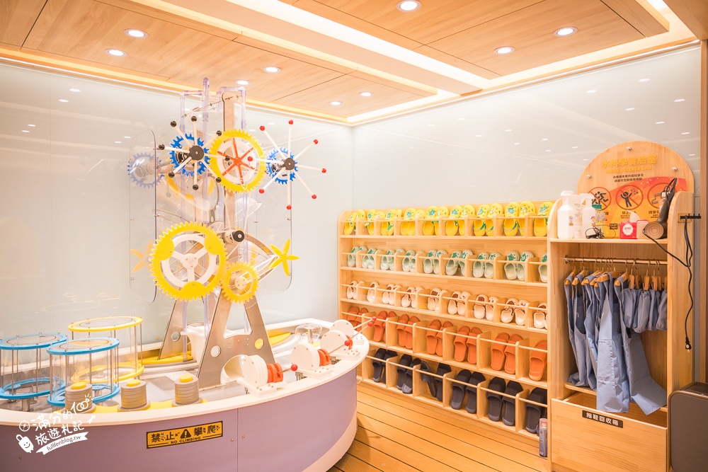 新北室內親子景點【享樂園】新莊宏匯店最新門票資訊,全日暢玩不限時,體驗騎馬.餵牛乳.擠牛奶.科技超市.水科學和任天堂隨你玩!