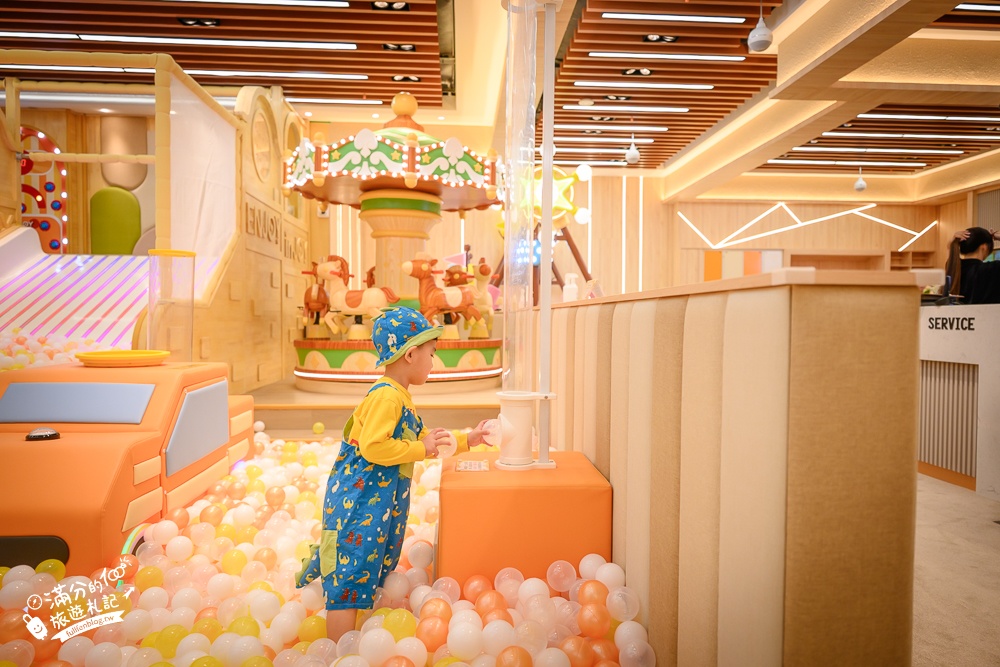 新北室內親子景點【享樂園】新莊宏匯店最新門票資訊,全日暢玩不限時,體驗騎馬.餵牛乳.擠牛奶.科技超市.水科學和任天堂隨你玩!