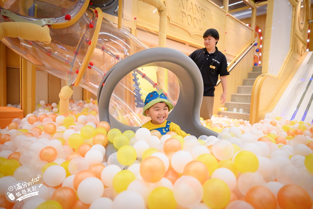 新北室內親子景點【享樂園】新莊宏匯店最新門票資訊,全日暢玩不限時,體驗騎馬.餵牛乳.擠牛奶.科技超市.水科學和任天堂隨你玩!
