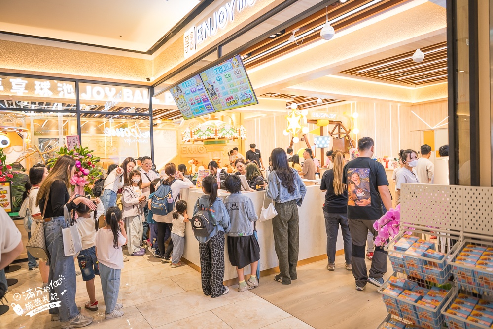 新北室內親子景點【享樂園】新莊宏匯店最新門票資訊,全日暢玩不限時,體驗騎馬.餵牛乳.擠牛奶.科技超市.水科學和任天堂隨你玩!