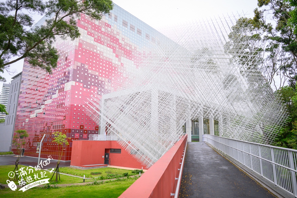 新北【國家檔案館】林口免門票室內景點,必拍巨大歷史金球.搭乘時光列車.漫步森林步道,還有兒童遊戲區!