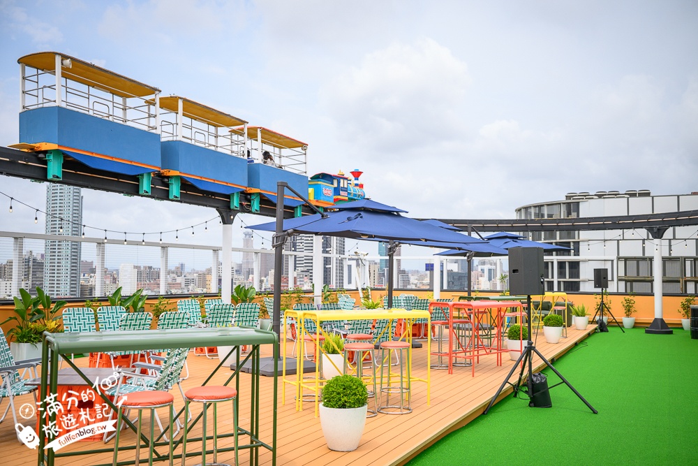 高雄【大立空中遊樂園】全台唯一高空復古樂園,必玩空中小火車.太空飛機和海盜船.夜間點燈飲酒賞夜也超讚!