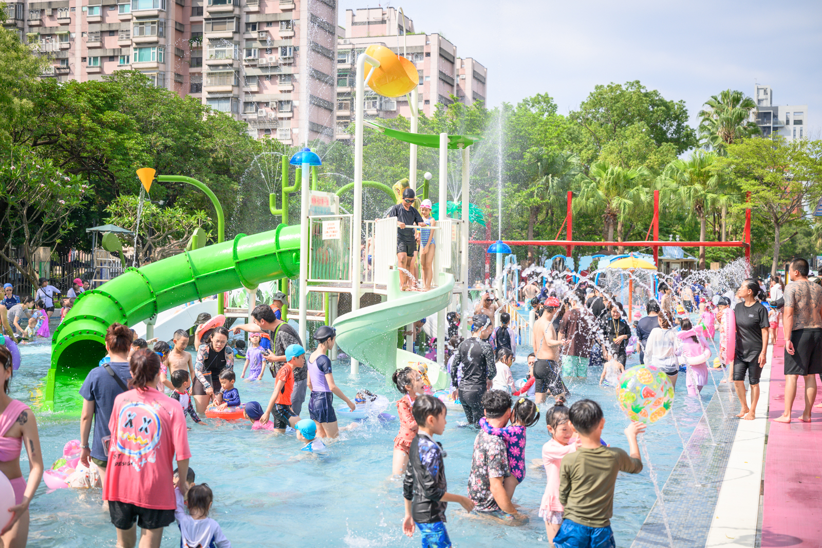 延伸閱讀：台北【自來水園區】公館最省心玩水勝地,門票只要銅板價,免穿泳裝泳帽輕鬆玩水,爸媽不崩潰遛娃基地!